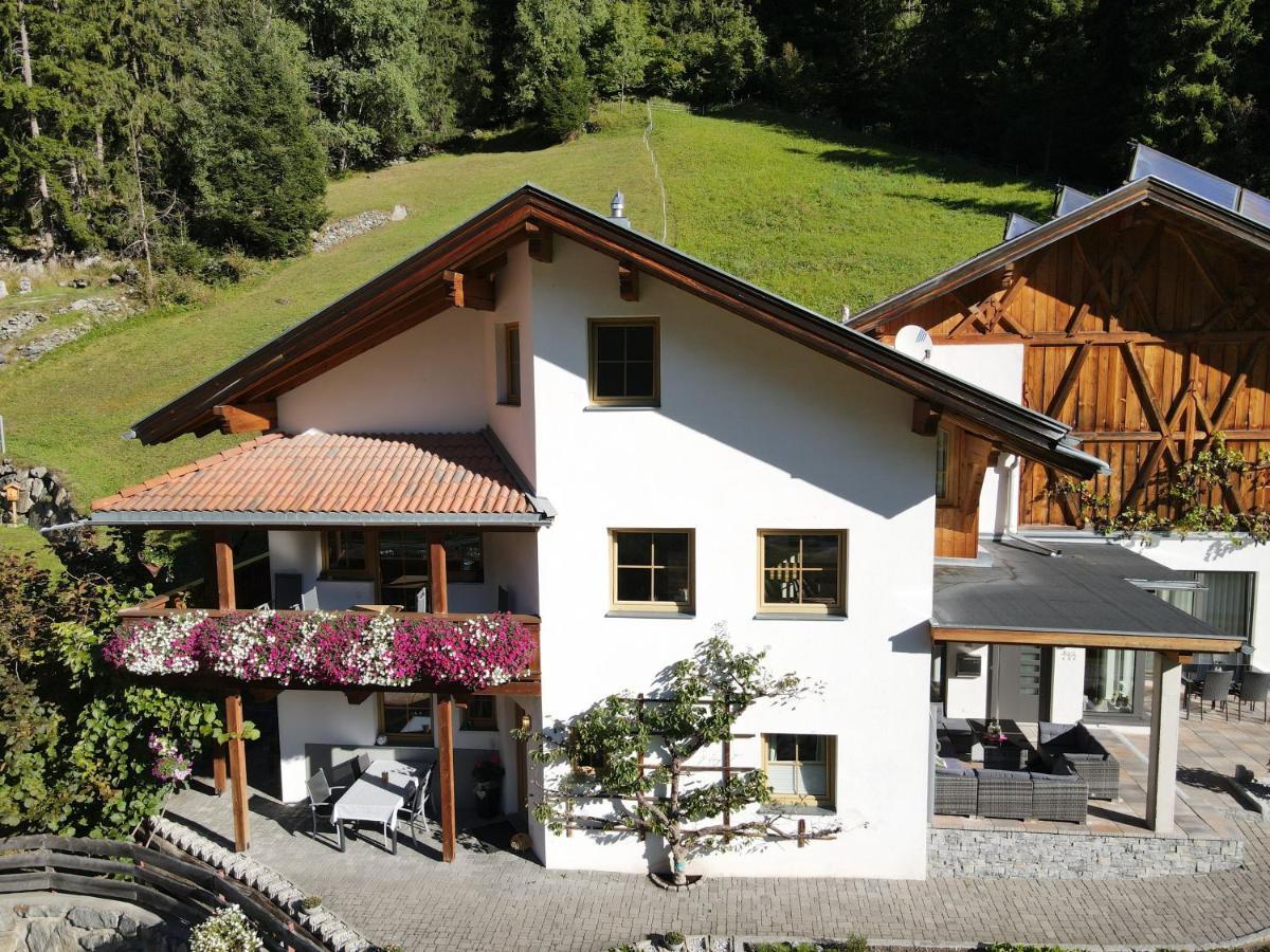 Haus Evelin Apartment Sankt Leonhard im Pitztal Bagian luar foto
