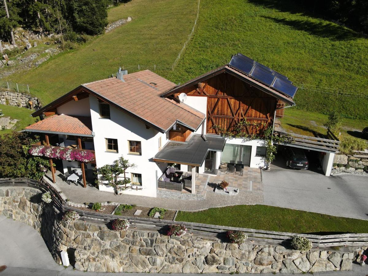 Haus Evelin Apartment Sankt Leonhard im Pitztal Bagian luar foto