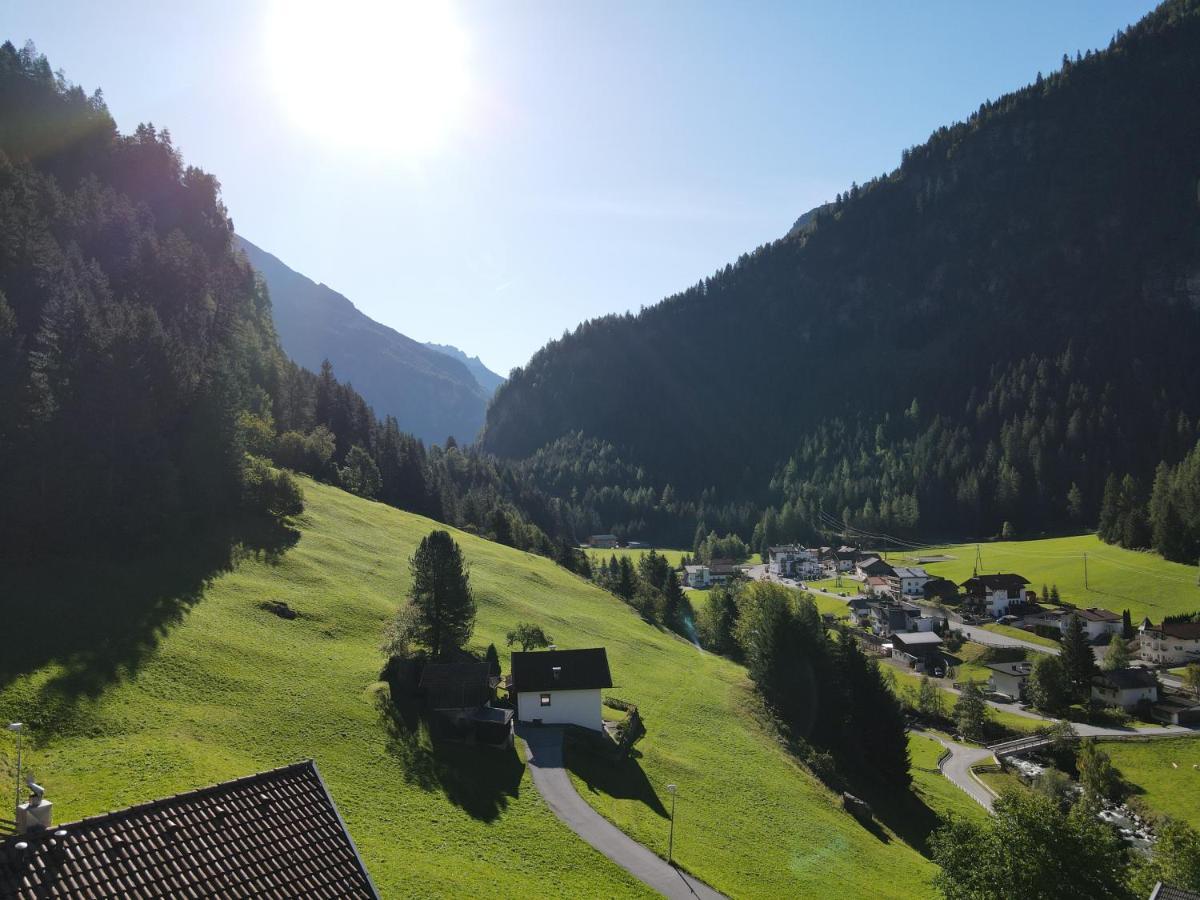 Haus Evelin Apartment Sankt Leonhard im Pitztal Bagian luar foto