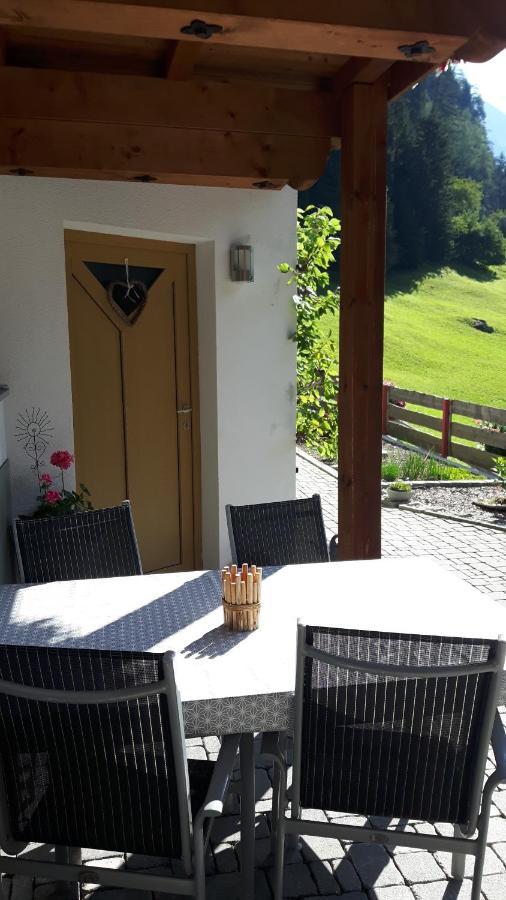 Haus Evelin Apartment Sankt Leonhard im Pitztal Bagian luar foto