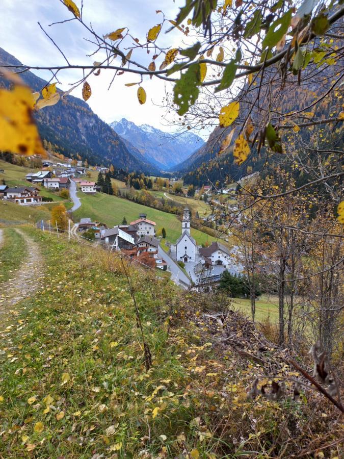 Haus Evelin Apartment Sankt Leonhard im Pitztal Bagian luar foto
