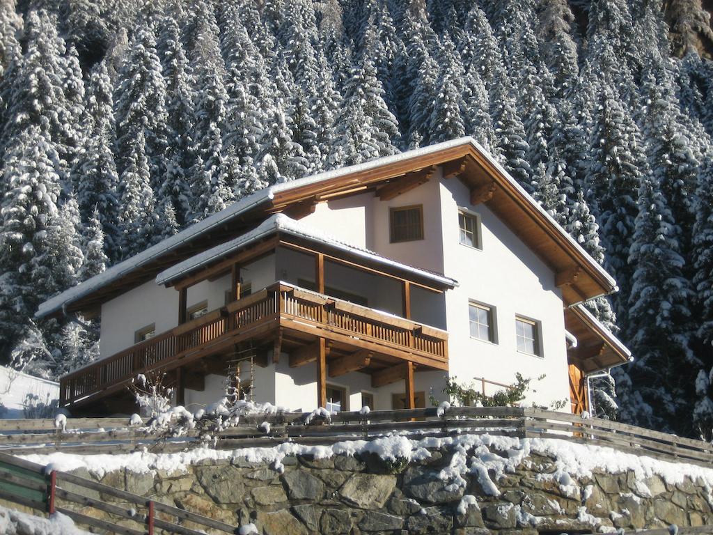 Haus Evelin Apartment Sankt Leonhard im Pitztal Bagian luar foto