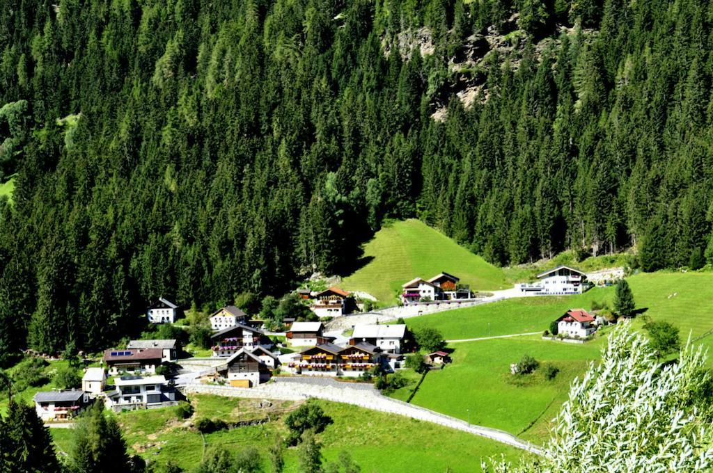 Haus Evelin Apartment Sankt Leonhard im Pitztal Bagian luar foto