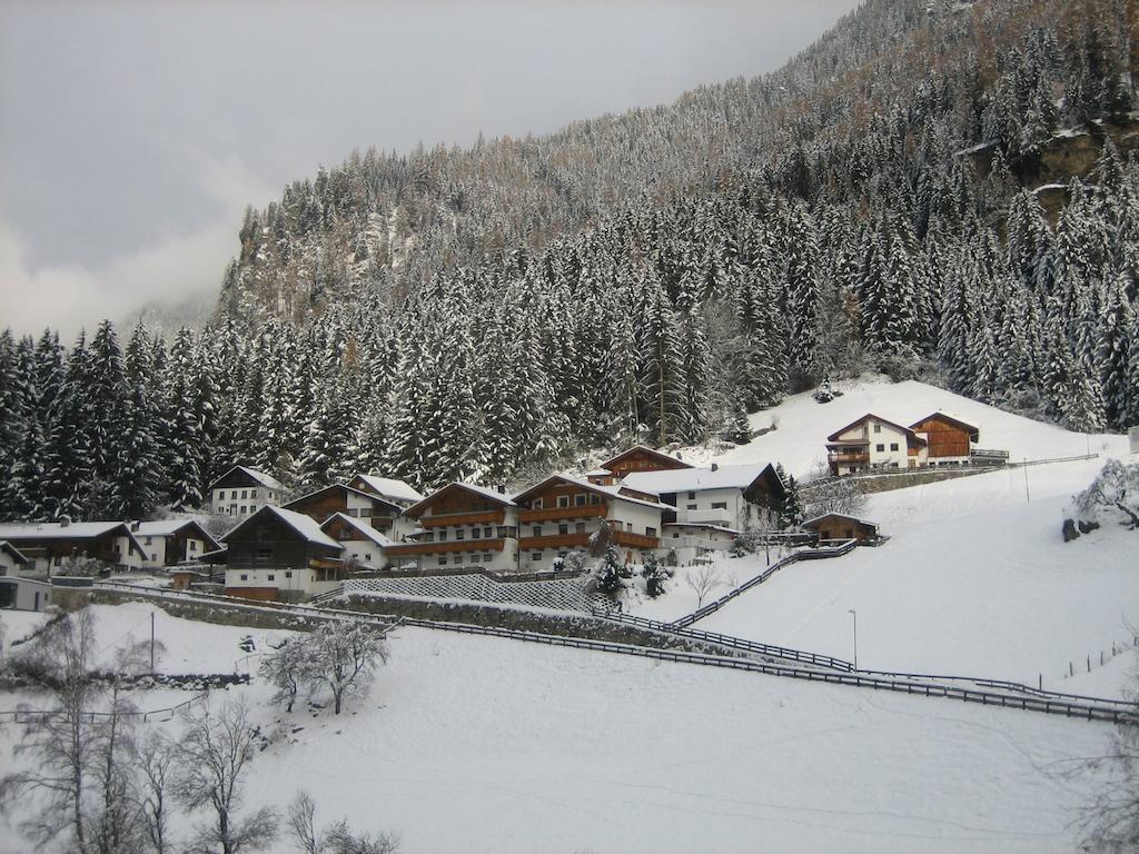 Haus Evelin Apartment Sankt Leonhard im Pitztal Bagian luar foto